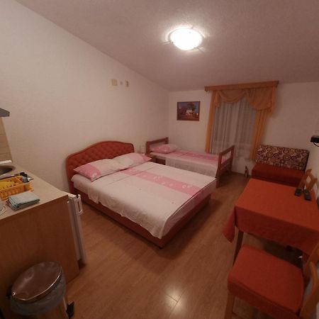 Apartments Cipetic Kaštela Eksteriør bilde