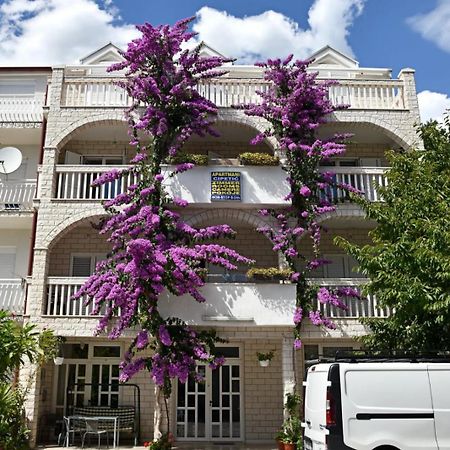 Apartments Cipetic Kaštela Eksteriør bilde