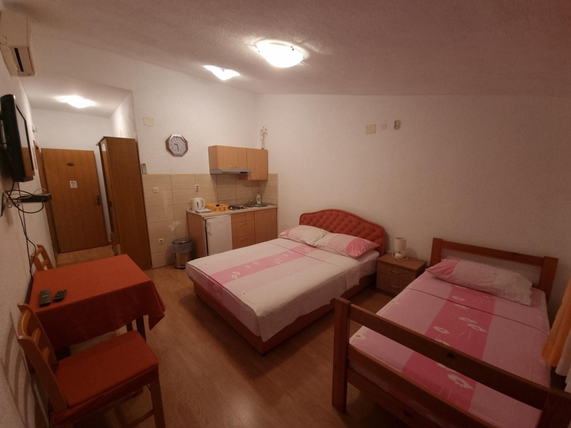 Apartments Cipetic Kaštela Eksteriør bilde