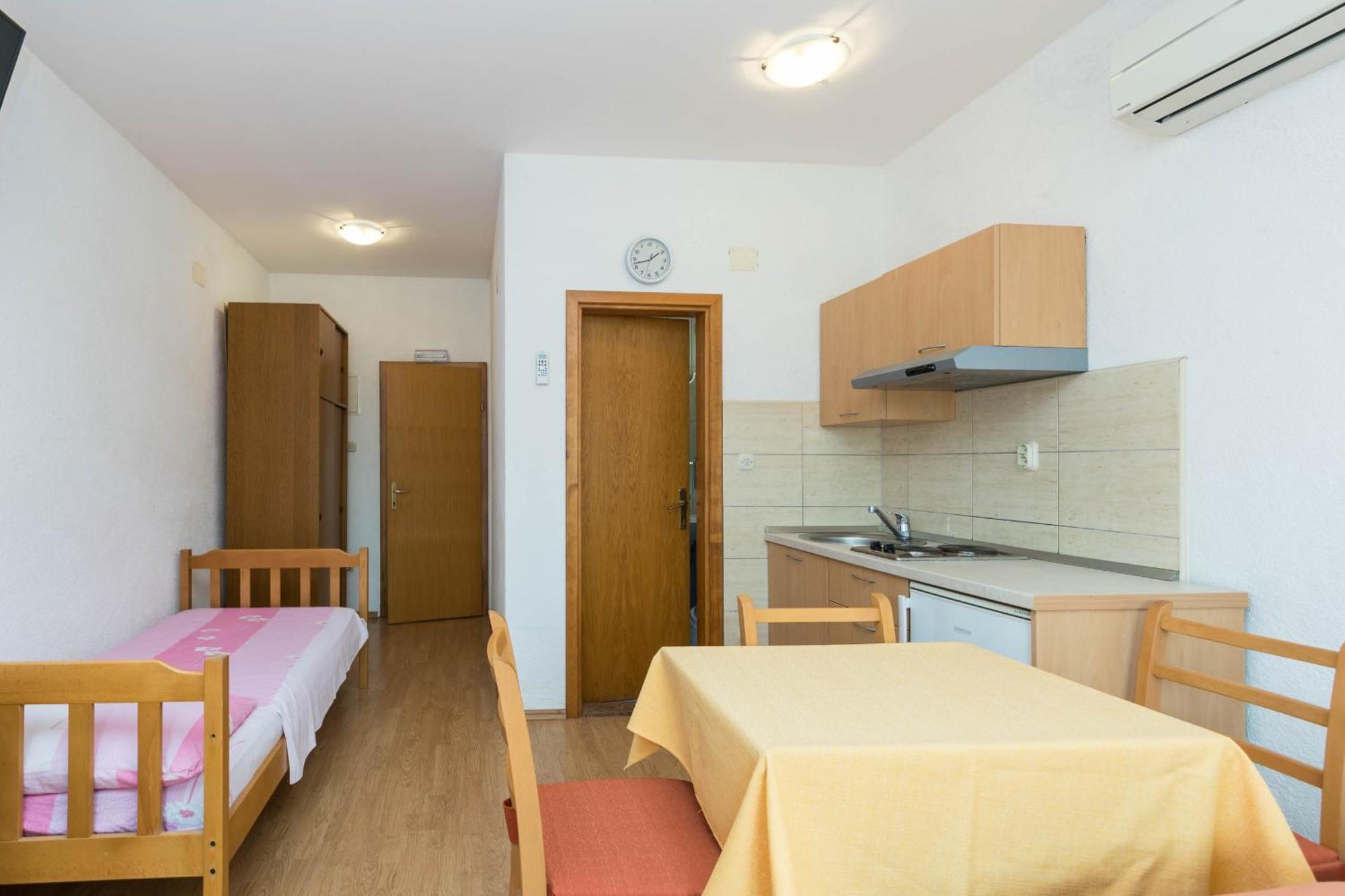 Apartments Cipetic Kaštela Eksteriør bilde